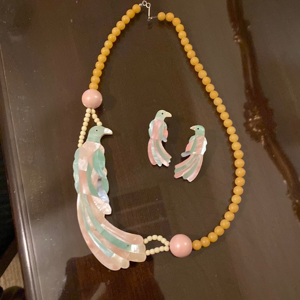 Necklace and earring set